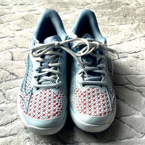 Mizuno sneakers tennis sneaker gray like new